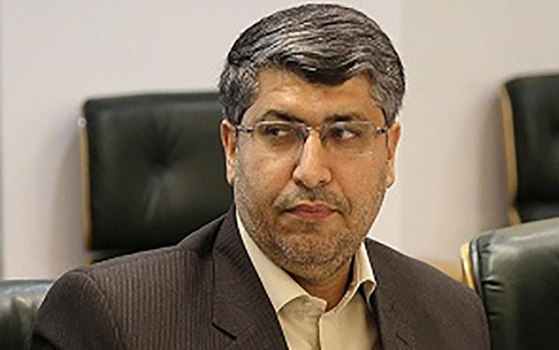 دولت عزم و توان لازم ندارد کالاهای اساسی را با نرخ ۴۲۰۰ تومان به دست مردم برساند