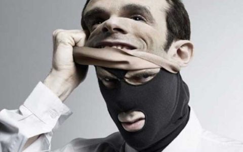 تغییر چهره برای اخذ مدرک!