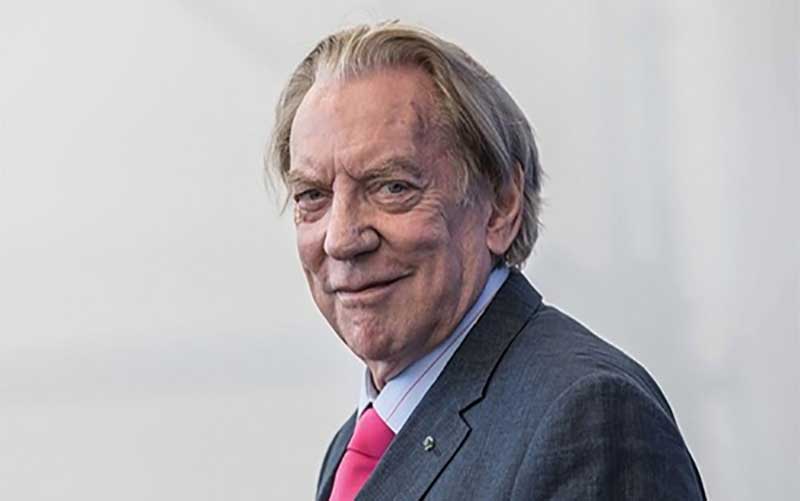 دونالد ساترلند جایزه سنسباستین را میگیرد