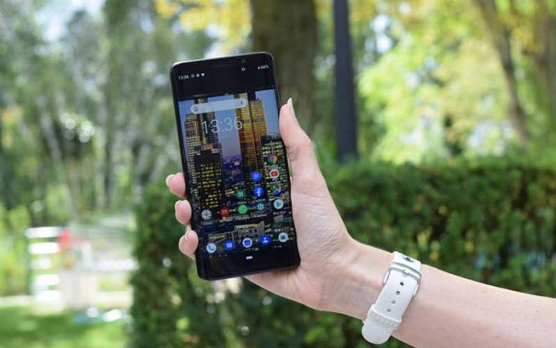 F(x)tec Pro1؛ گوشی هوشمند امروزی با صفحهکلید کامل کشویی