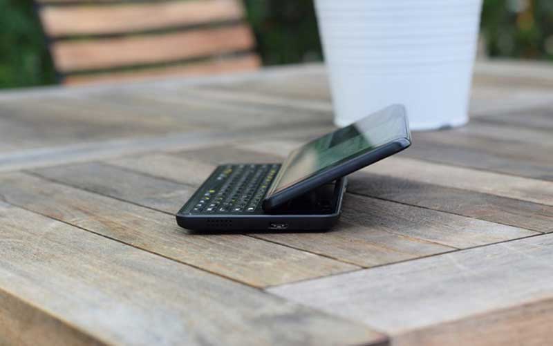 F(x)tec Pro1؛ گوشی هوشمند امروزی با صفحهکلید کامل کشویی