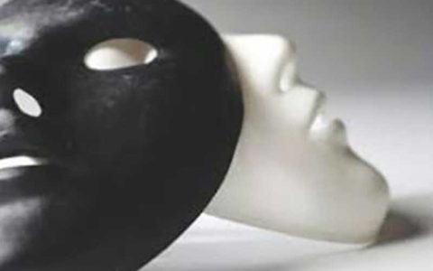داستان پر ماجرای توقیف در تئاتر 1 داستان پر ماجرای توقیف در تئاتر