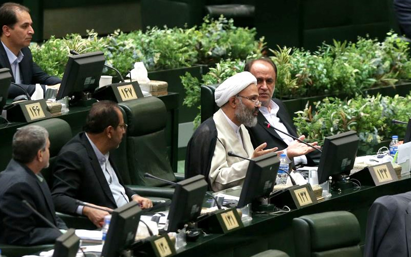 توضیحات پژمانفر در مجلس شورای اسلامی بعد از دیکتاتور خواندن لاریجانی