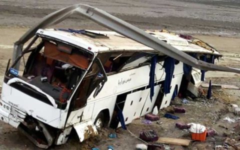 مصدومیت 18 دانشآموز بر اثر واژگونی «مینی بوس»