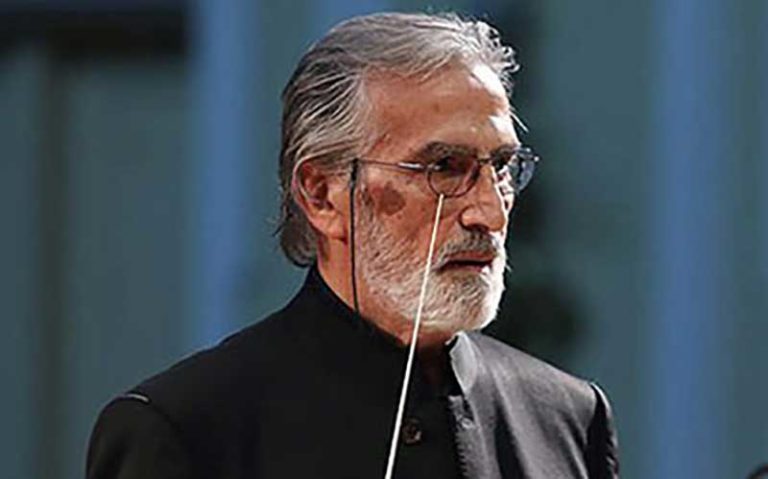 «عصر جدید» خواننده‌ی نوجوانش را به بیراهه برد
