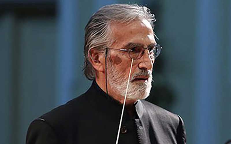 «عصر جدید» خواننده‌ی نوجوانش را به بیراهه برد