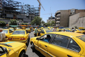 اعتراض-راننده-تاکسی-های-میدان-انقلاب