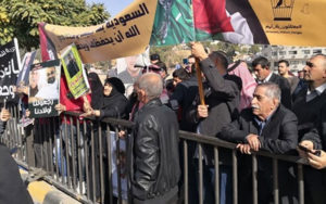 تجمع-خانواده‌های-اردنی-بازداشت-شده-در-عربستان-مقابل-پارلمان-اردن