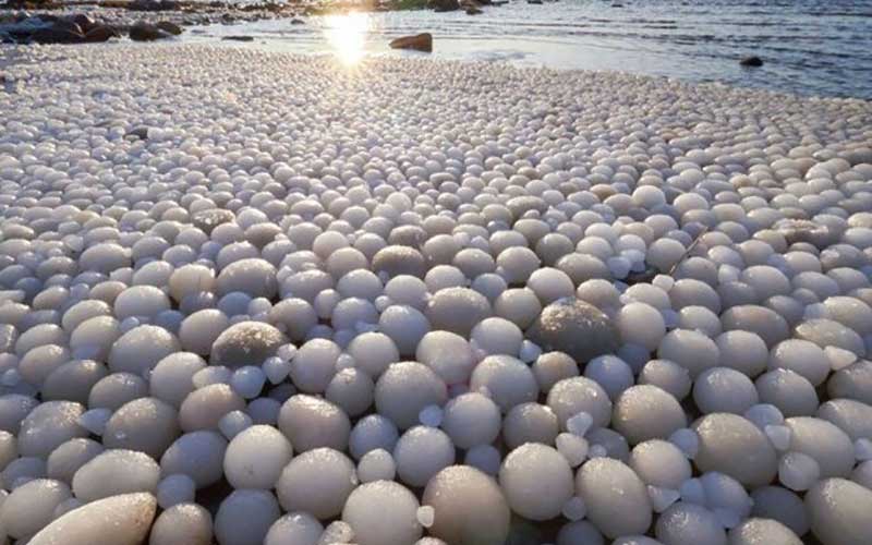 تخم‌مرغ‌های یخی مرموز در ساحل فنلاند