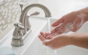 رعایت-بهداشت-دست‌ها-از-راه‌های-مقابله-با-E.coli