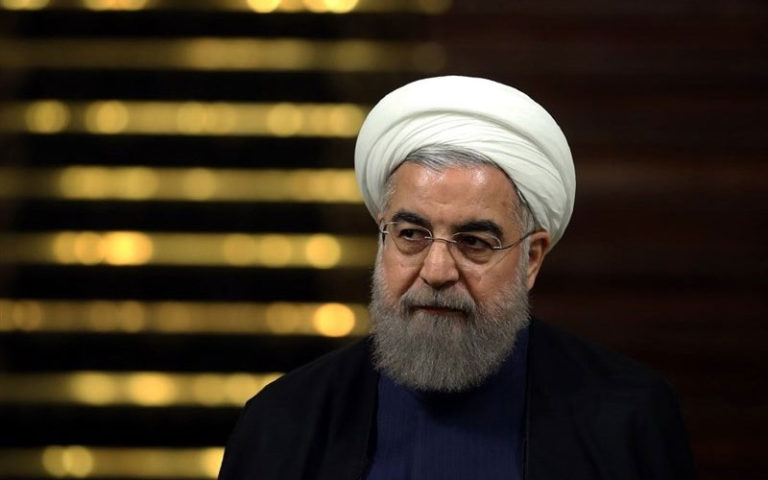 روحانی-در-فرودگاه-یزد