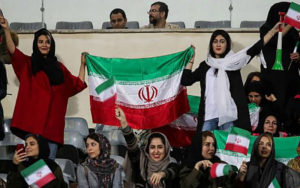 زنان-روی-سکو‌های-لیگ-می‌نشینند؟