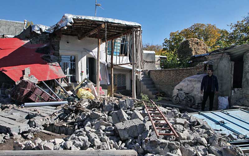 فوت ۲ نفر از زلزله‌زدگان به دلیل گاز گرفتگی