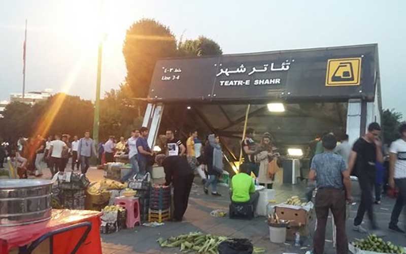 لطفا یک‌بار ایستگاه «تئاتر شهر» پیاده شوید