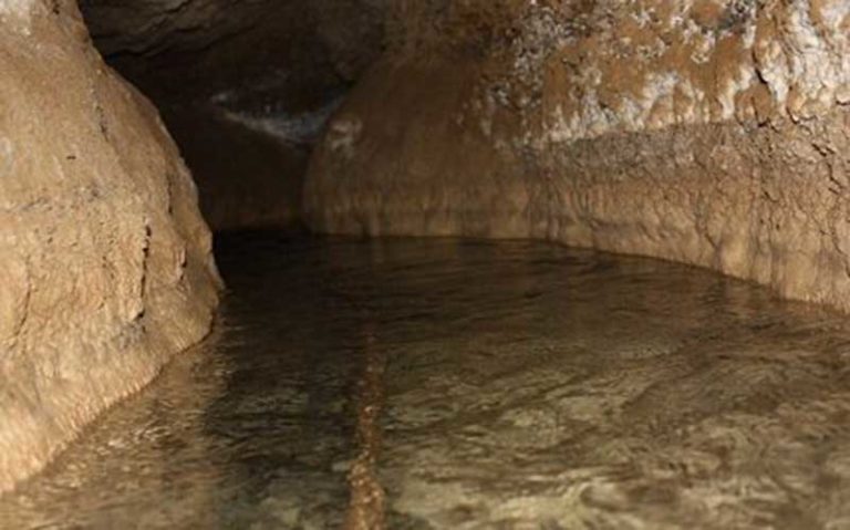 ماجرای-گازوئیلی-شدن-آب-روستای-مزوش-چه-بود؟