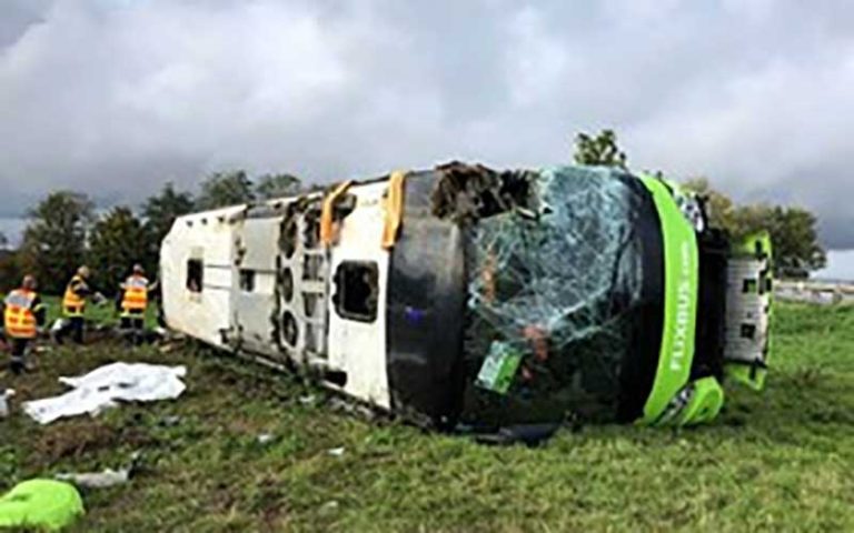 مصدومیت ۲۹ نفر در حادثه واژگونی اتوبوس در فرانسه