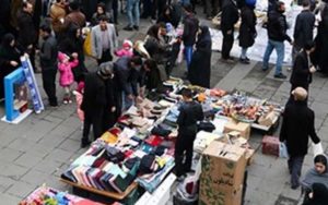 معابر را جهت دستفروشی اجاره می‌دهند
