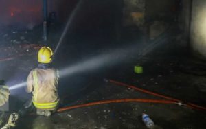 نجات یک زن و ۲ کودک در آتش سوزی یک ساختمان مسکونی