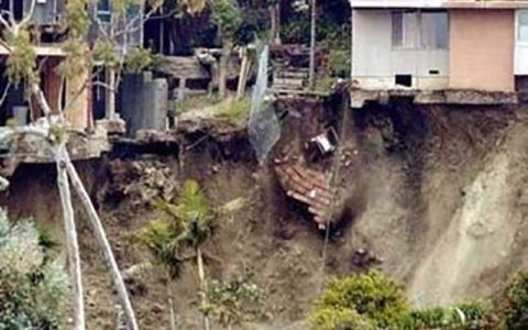 ۳۶ کشته در حادثه رانش زمین در کنیا