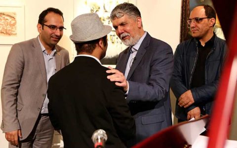 بازدید وزیر ارشاد از آثار هنرمندان معلول