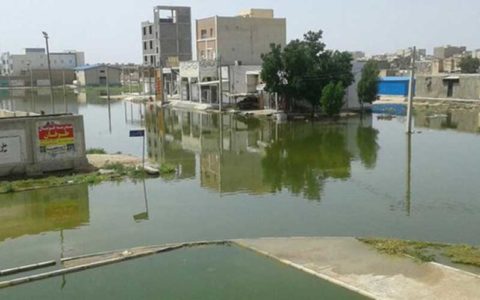 ترکیبی از آب و فاضلاب وارد واحدهای مسکونی در خوزستان شد+فیلم
