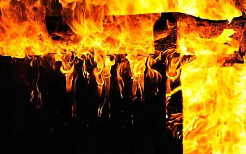 جانباختن یک تن در آتش‌سوزی کارگاه چوب