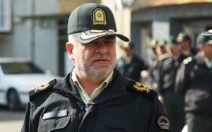 دستگیری-فردی-که-بر-روی-خودروهای-لوکس-اسید-می‌پاشید