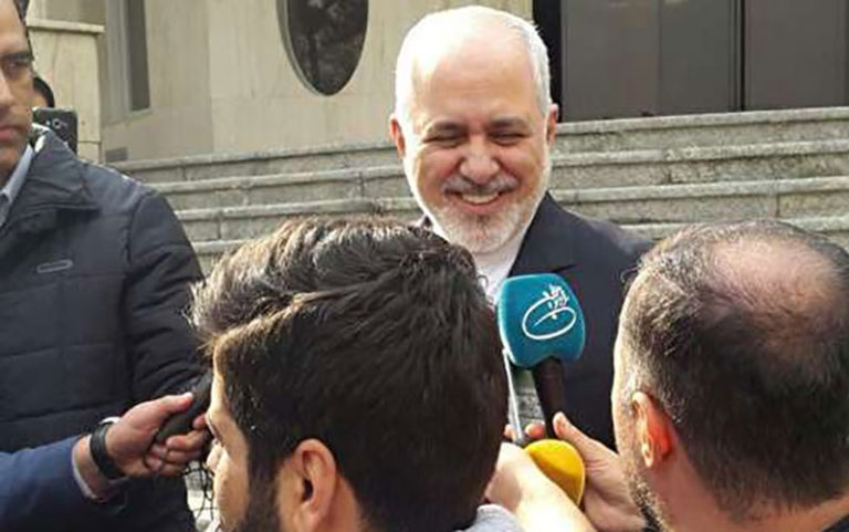 ظریف-شایعه-استعفای-خود-از-وزارت-خارجه-را-رد-کرد