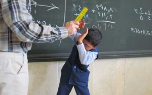 معلم-خشن-دانش-آموز-را-برهنه-کرد-و-به-جانش-افتاد