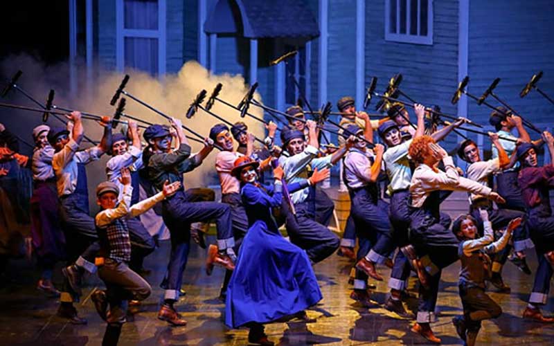 نگاهی به نمایش «مری پاپینز» نگاهی به نمایش «مری پاپینز»