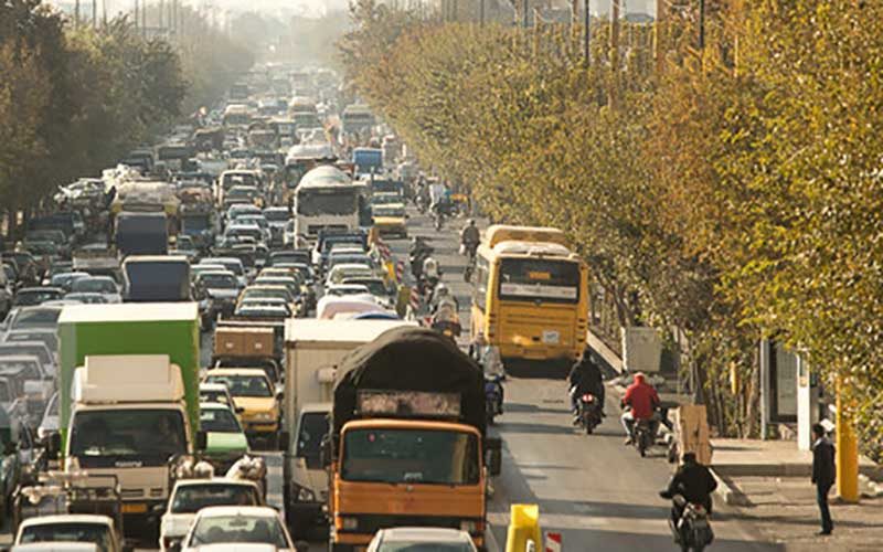 پای لنگ برخورد با کامیون‌های دودزا در روزهای آلوده