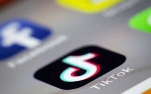 کالیفرنیا-اپ-چینی-را-به-انتقال-اطلاعات-کاربران-به-چین-متهم-کرد