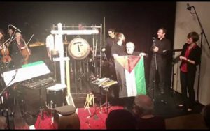کنسرت آهنگساز ایرانی در اتریش با پرچم فلسطین