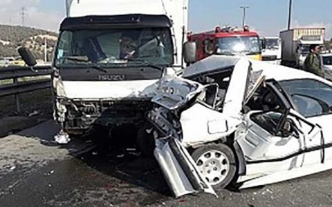 ۲ مصدوم در پی برخورد کامیون و پرشیا در بزرگراه یاسینی