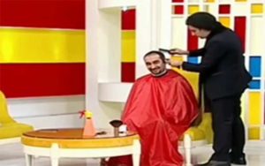 اصلاح-موی-مجری-معروف-در-برنامه-زنده