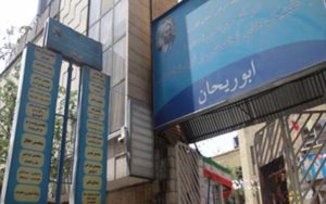تعمیر-سقف-خراب-یک-مرکز-درمانی-بالای-سر-بیماران–توضیح-رییس-مرکز