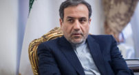 عراقچی–مک-ایر-به-عنوان-یک-خارجی-ناشناس-در-یک-تجمع-غیرقانونی-دستگیر-شده-بود