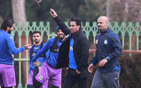 فرهاد مجیدی در تمرین استقلال حاضر شد 1 فرهاد مجیدی در تمرین استقلال حاضر شد