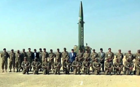 پاکستان یک موشک بالستیک را آزمایش کرد( فیلم)