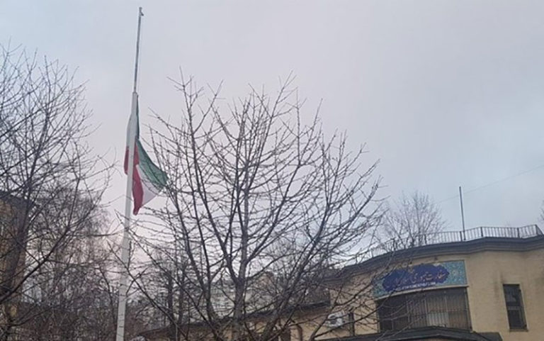 پرچم-سفارتخانه-ها-و-نمایندگی-های-ایران-در-خارج-از-کشور-به-حالت-نیمه-افراشته-درآمد