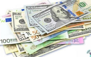 کاهش-قیمت-۱۲-ارز-در-بازار-بین-بانکی