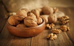 گردو-برای-سلامت-باکتری-های-روده-و-قلب-مفید-است
