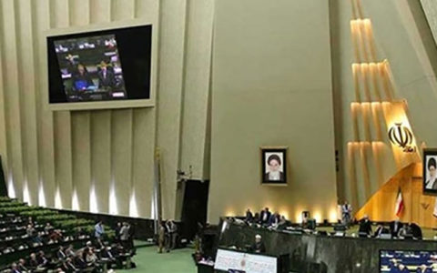 یکی از نمایندگان مجلس استعفاء داد 1 یکی از نمایندگان مجلس استعفاء داد