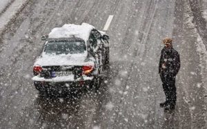 تصادف-در-بزرگراه-آزادگان-پس-از-بارش-چند-سانتی‌-برف؛-ادعای-شهرداری-اقدام-لازم-انجام-شده-بود