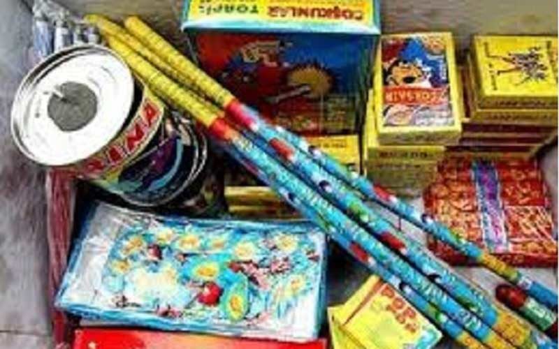 حکم-۱.۵-میلیاردی-تعزیرات-برای-قاچاق-ترقه