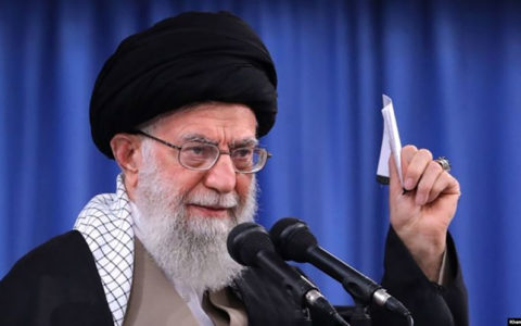 رهبر انقلاب :وقتی میگویید این انتخابات مهندسی شده مردم دلسرد میشوند 1 رهبر انقلاب :وقتی میگویید این انتخابات مهندسی شده مردم دلسرد میشوند