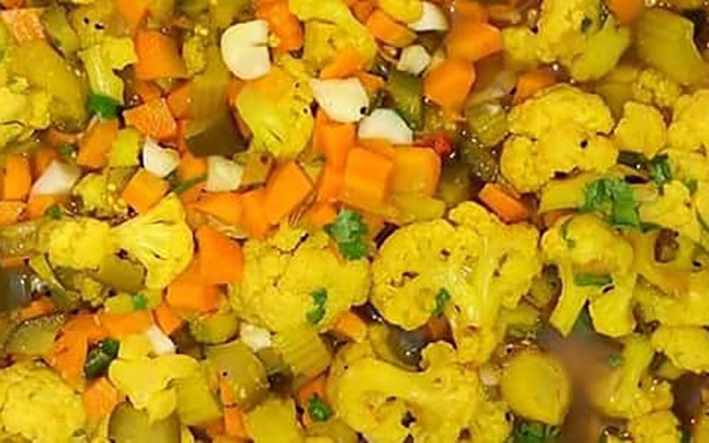 مصرف-ترشی-زیاد-موجب-چاقی-می-شود