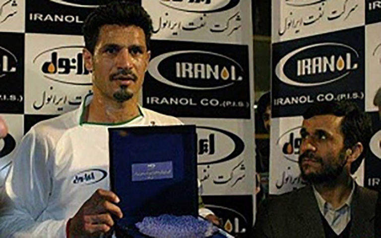 ملی-پوش-سابق-ایران-علی-دایی-اجازه-نداد-احمدی‌نژاد-وارد-رختکن-شود-و-همان-شب-برکنار-شد