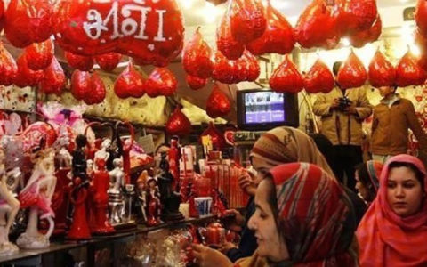 ولنتاین؛ تهاجم یا کمبود فرهنگی؟ 1 ولنتاین؛ تهاجم یا کمبود فرهنگی؟