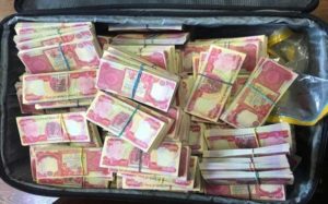کشف-۵۹۸-میلیون-دینار-تقلبی-توسط-پلیس-فرودگاه